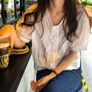 Short-sleeve Buttoned Lace Trim Top