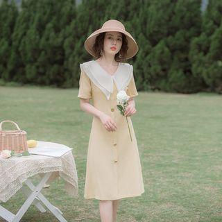 Short-sleeve Wide Collar Buttoned A-line Dress