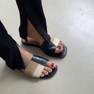 Croc Grain Panel Sandals