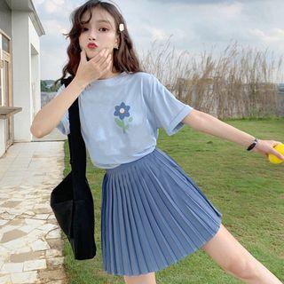 Flower Short-sleeve T-shirt / Pleated Skirt