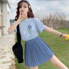 Flower Short-sleeve T-shirt / Pleated Skirt