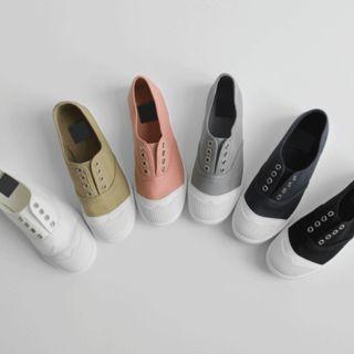 Toe-cap Eyelet Canvas Sneakers