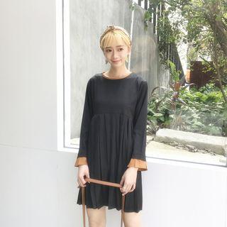 Contrast Trim Pleated A-line Dress