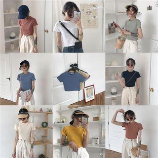 Short-sleeve Cropped Plain T-shirt