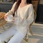 V-neck Slit Sweater Off-white - One Size