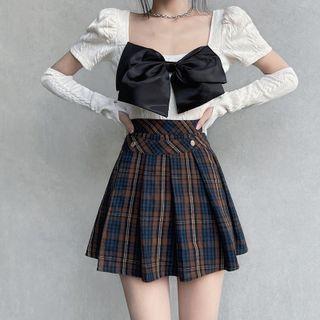 Set: Short-sleeve Bow Accent Top + Arm Sleeves