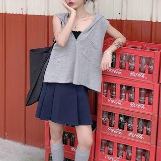 Hooded Sleeveless Top / Pleated Skirt