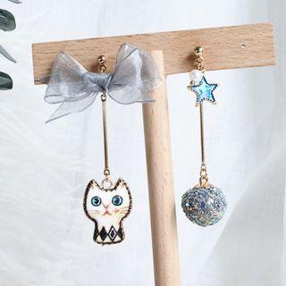 Non-matching Lace Bow Cat Dangle Earring
