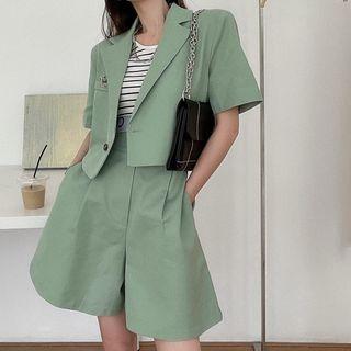 Short-sleeve Blazer / Striped Tank Top / Wide Leg Shorts