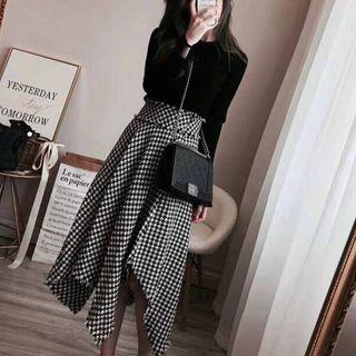 Knit Top / Houndstooth Midi Skirt / Set