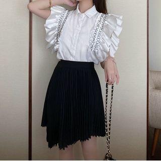 Ruffle Trim Sleeveless Shirt / Asymmetric Pleated Skirt