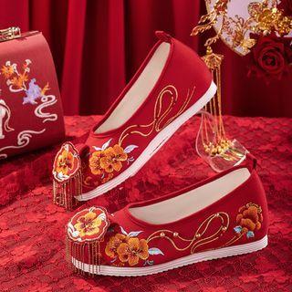 Floral Embroidered Traditional Chinese Wedding Shoes