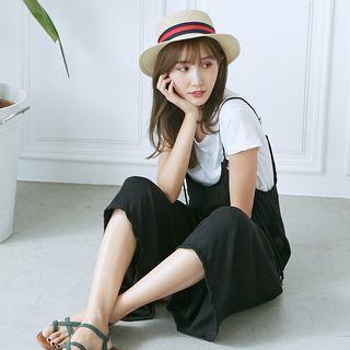 Set: Short-sleeve T-shirt + Cropped Suspender Pants
