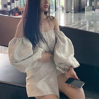 Off-shoulder Puff-sleeve Top / Slim-fit Skorts
