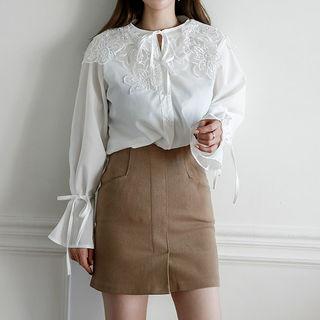 Tie-neck Lace-collar Blouse