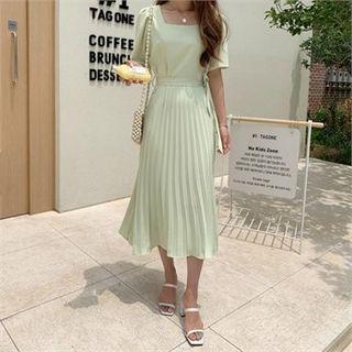 Square-neck Pleated Long Dress Mint Green - One Size