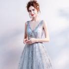 Sleeveless Applique V-neck Evening Gown