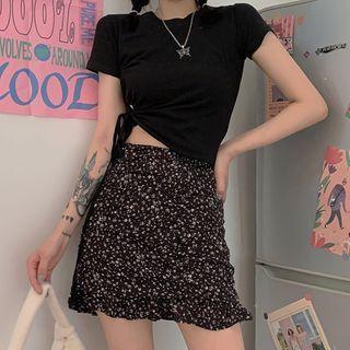 Short Sleeve Cropped Top / Floral A-line Skirt