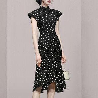 Cap-sleeve Heart Print Sheath Dress