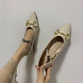 Buckle Pointy-toe Chain Strap Flats