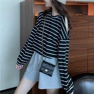 Cold-shoulder Striped T-shirt / Wide-leg Sweatshorts