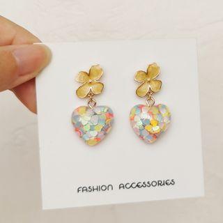 Alloy Flower Resin Heart Dangle Earring