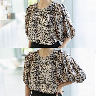 Puff-sleeve Pintuck Leopard Blouse