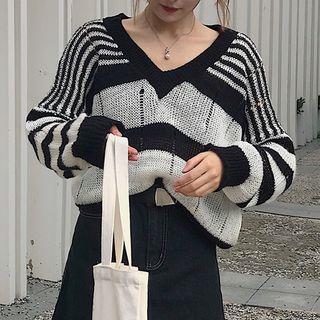 Plaid V-neck Sweater Black - One Size