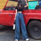 Short-sleeve Cropped T-shirt / Wide-leg Jeans