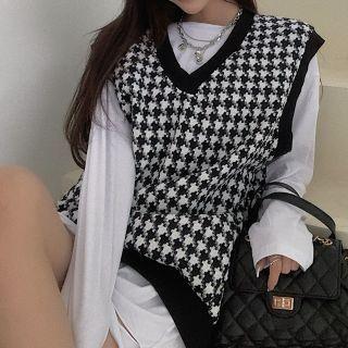 V-neck Knit Vest / Ripped T-shirt