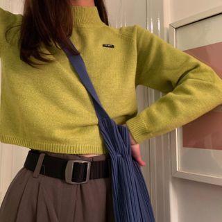 Mock Neck Long-sleeve Patch Cropped Knit Top