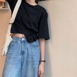 Short-sleeve Asymmetrical Hem Cropped T-shirt