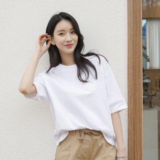 Round-hem Seam-trim T-shirt