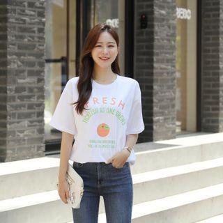 Fresh Illustrated Slit-side T-shirt