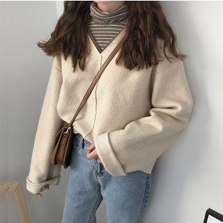 Long-sleeve Turtleneck Striped T-shirt / Long-sleeve V-neck Top
