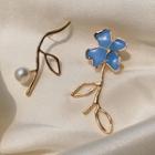 Non-matching Faux Pearl Flower Earring 1 Pair - Earrings - One Size