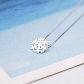 Snowflake Pendant Necklace Silver - One Size