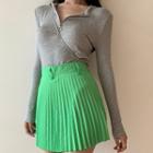 Long-sleeve Zip Placket T-shirt / A-line Mini Pleated Skirt