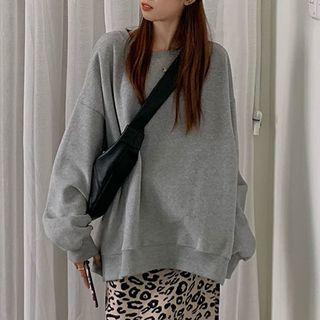 Slit Sweatshirt / Leopard Print Midi Skirt