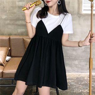Set: Short Sleeve Plain T-shirt + Spaghetti-strap V-neck A-line Dress Black - One Size