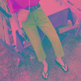 Fray Hem Cropped Straight Leg Jeans