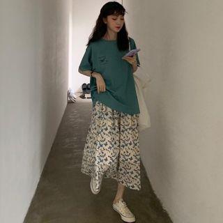 Printed Short-sleeve T-shirt / Butterfly Midi A-line Skirt
