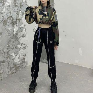 Camo Print Crop Sweatshirt / Logo Sweatpants / Set