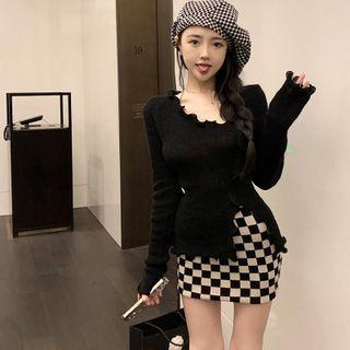 Ruffle Side-slit Sweater / Checkered Mini Pencil Skirt