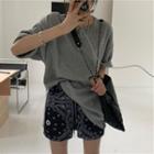 Elbow-sleeve Plain T-shirt / Patterned Shorts