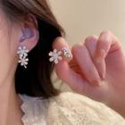 Flower Rhinestone Asymmetrical Alloy Earring 1 Pair - Stud Earrings - Gold - One Size