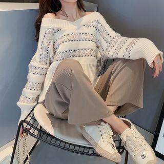 Patterned V-neck Cropped Sweater