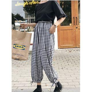 Frilled Short-sleeve T-shirt / Plaid Baggy Pants