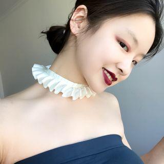 Ruffle Choker