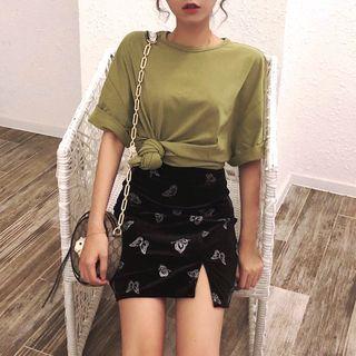 Plain Elbow Sleeve T-shirt / Printed A-line Skirt